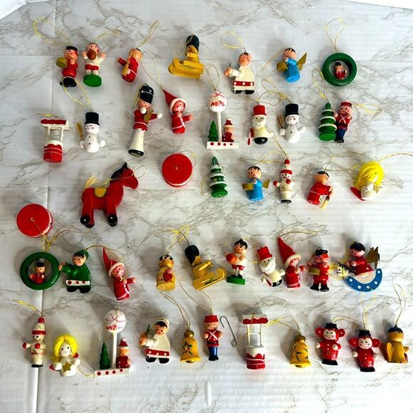 Vtg WOODEN SANTA TREE NOEL WATER TOWER ORNAMENTS UNBRANDED Christmas mixed lot - Picture 1 of 11